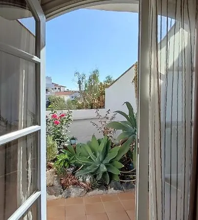 Sunny Duplex With Sea View Of The Scenic Gorge דירה *