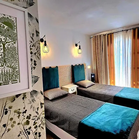 Sunny Duplex With Sea View Of The Scenic Gorge דירה